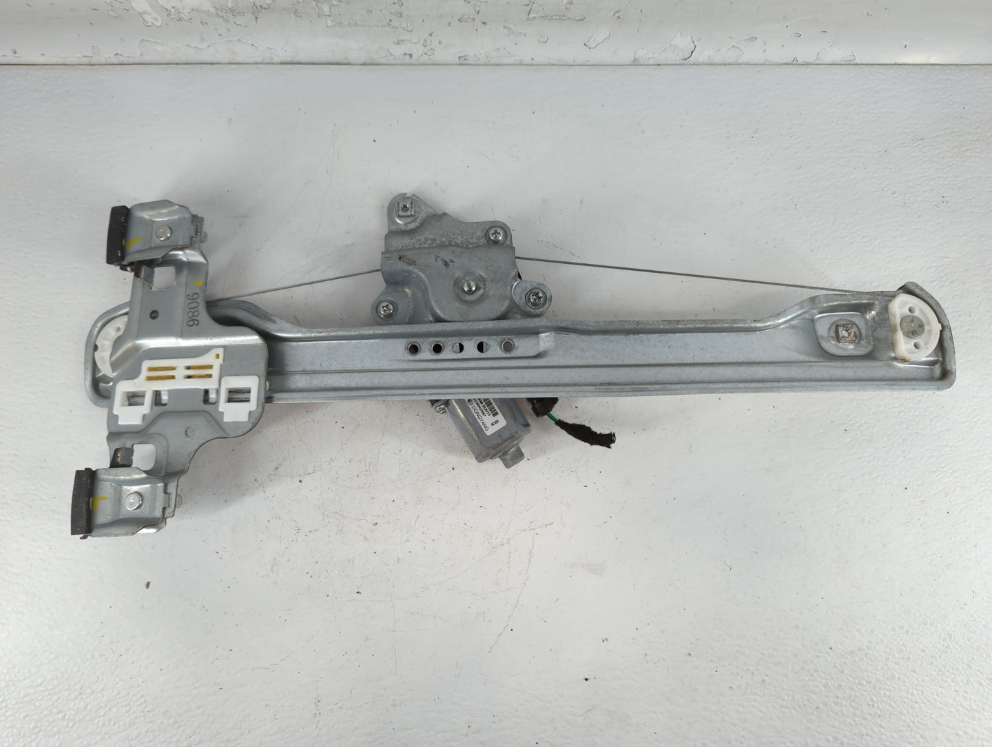 2013 Buick Encore Passenger Front Right Power Window Motor - Oemusedautoparts1.com