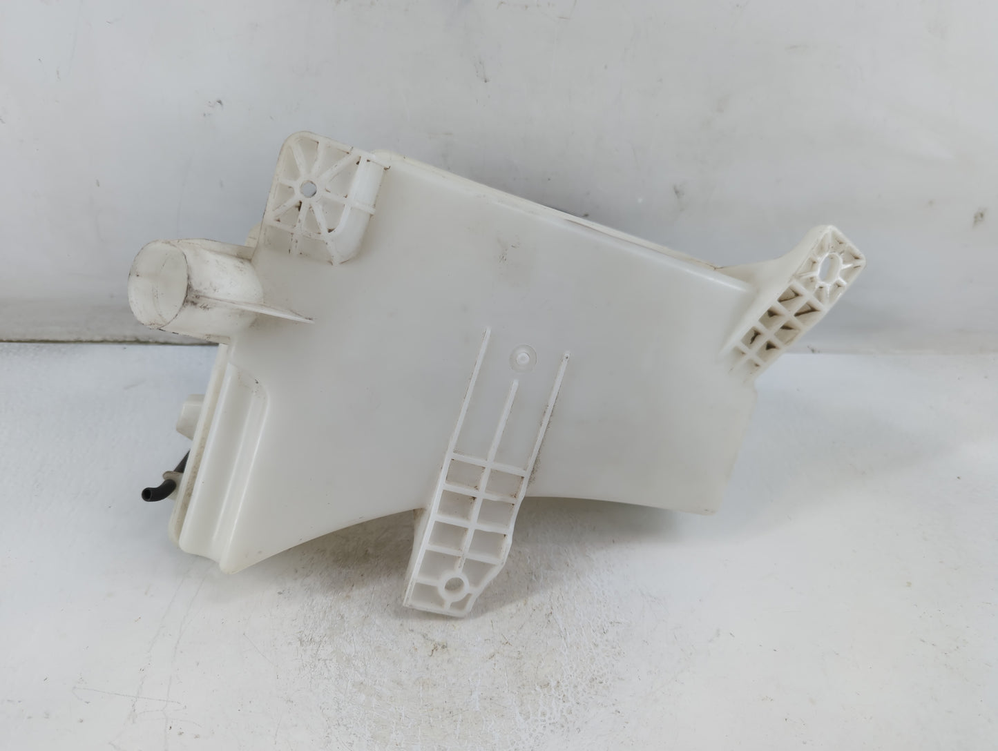 2013-2014 Buick Encore Windshield Washer Fluid Reservoir Bottle Oem - Oemusedautoparts1.com