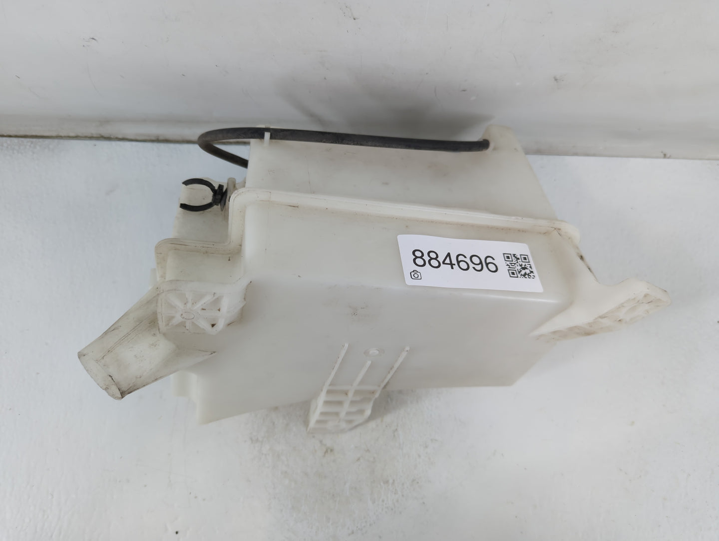 2013-2014 Buick Encore Windshield Washer Fluid Reservoir Bottle Oem - Oemusedautoparts1.com