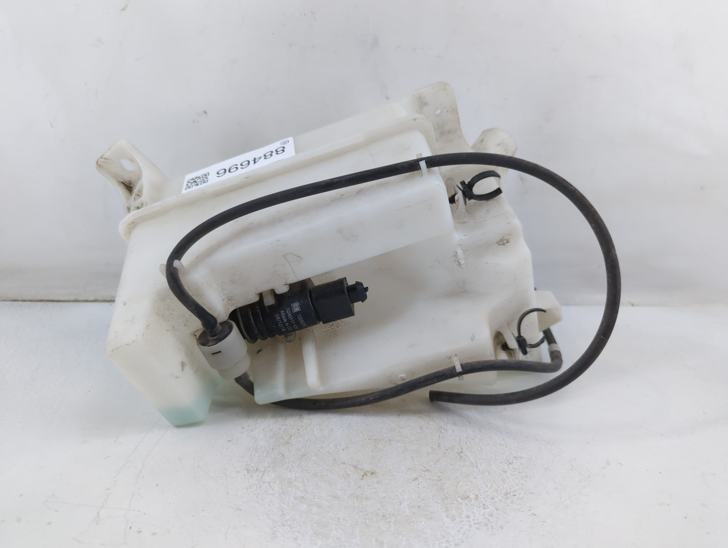 2013-2014 Buick Encore Windshield Washer Fluid Reservoir Bottle Oem - Oemusedautoparts1.com