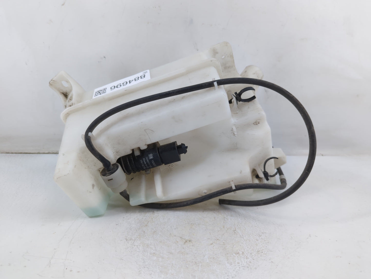 2013-2014 Buick Encore Windshield Washer Fluid Reservoir Bottle Oem - Oemusedautoparts1.com