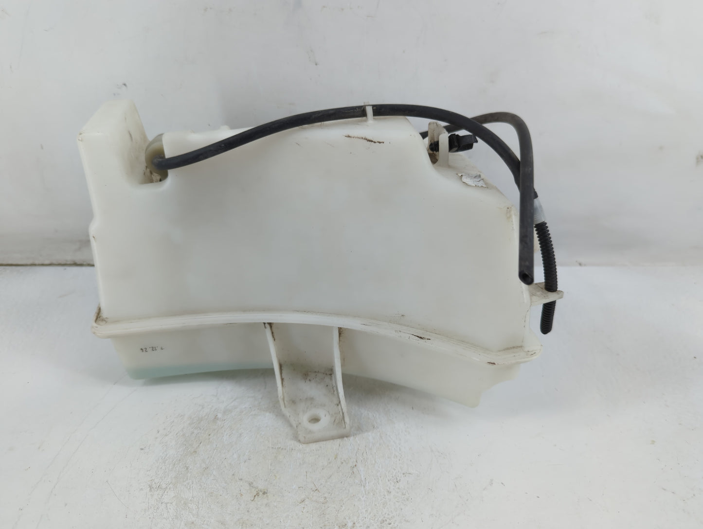 2013-2014 Buick Encore Windshield Washer Fluid Reservoir Bottle Oem - Oemusedautoparts1.com