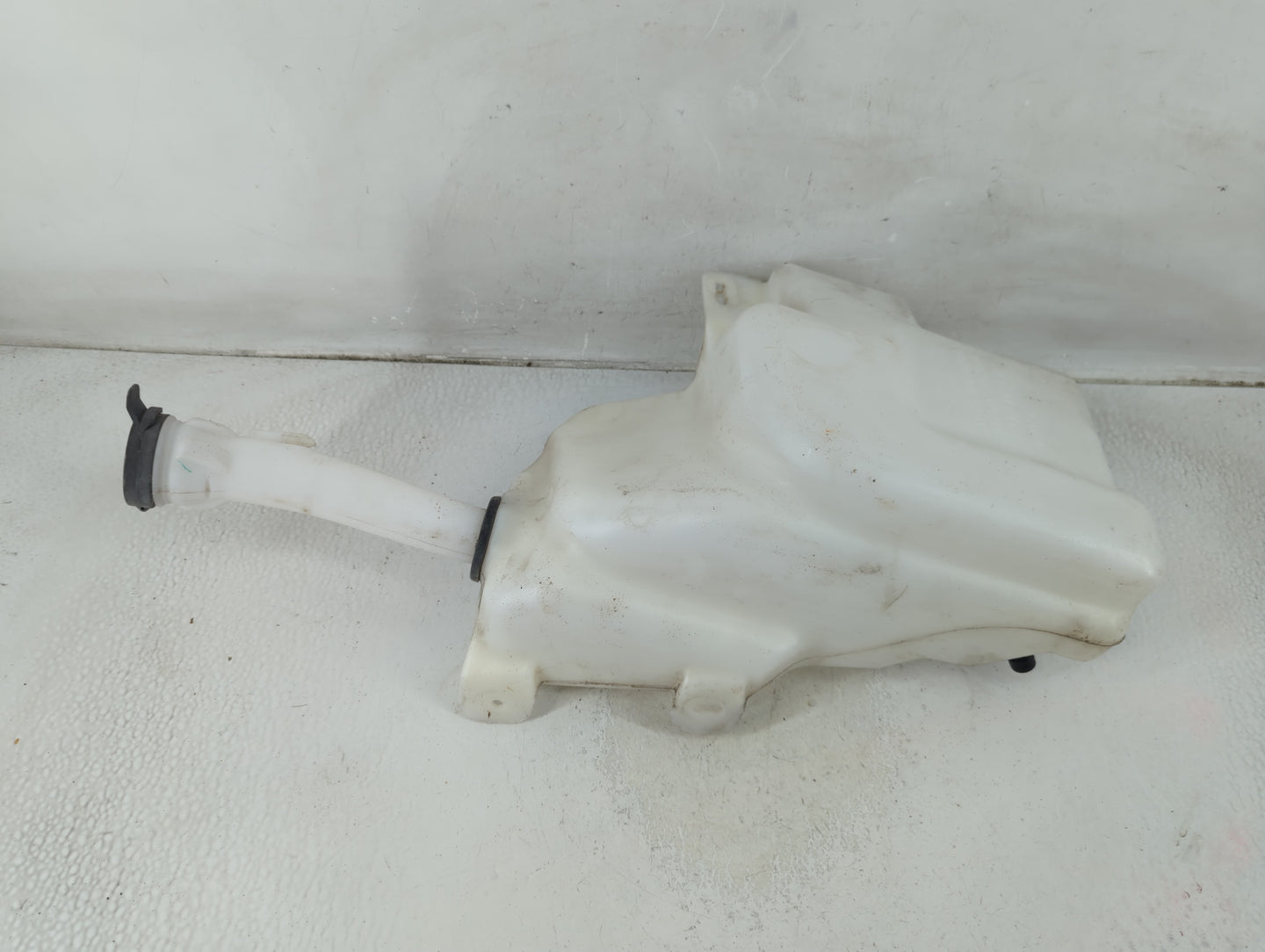 2010-2016 Buick Lacrosse Windshield Washer Fluid Reservoir Bottle Oem - Oemusedautoparts1.com