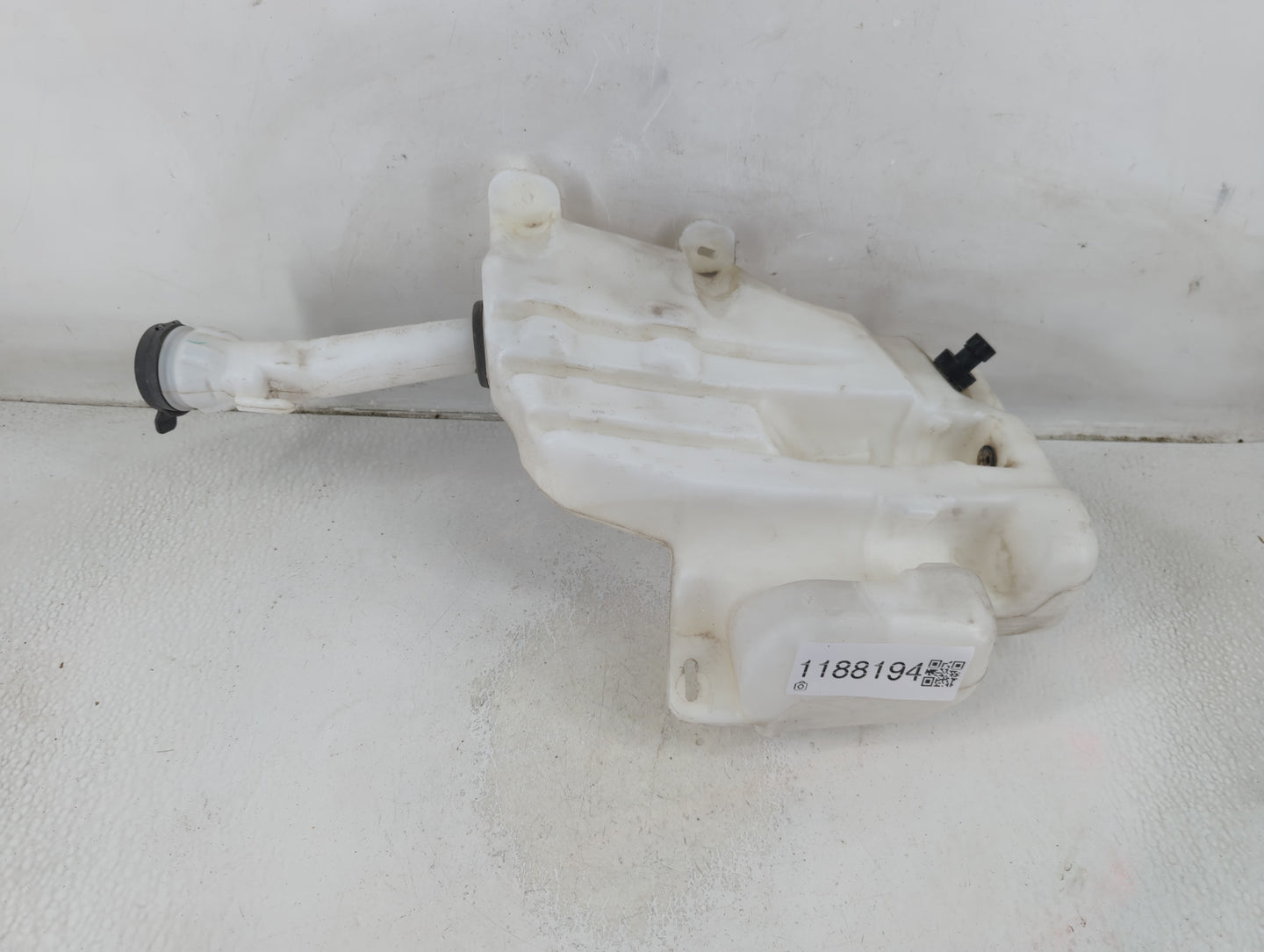 2010-2016 Buick Lacrosse Windshield Washer Fluid Reservoir Bottle Oem - Oemusedautoparts1.com