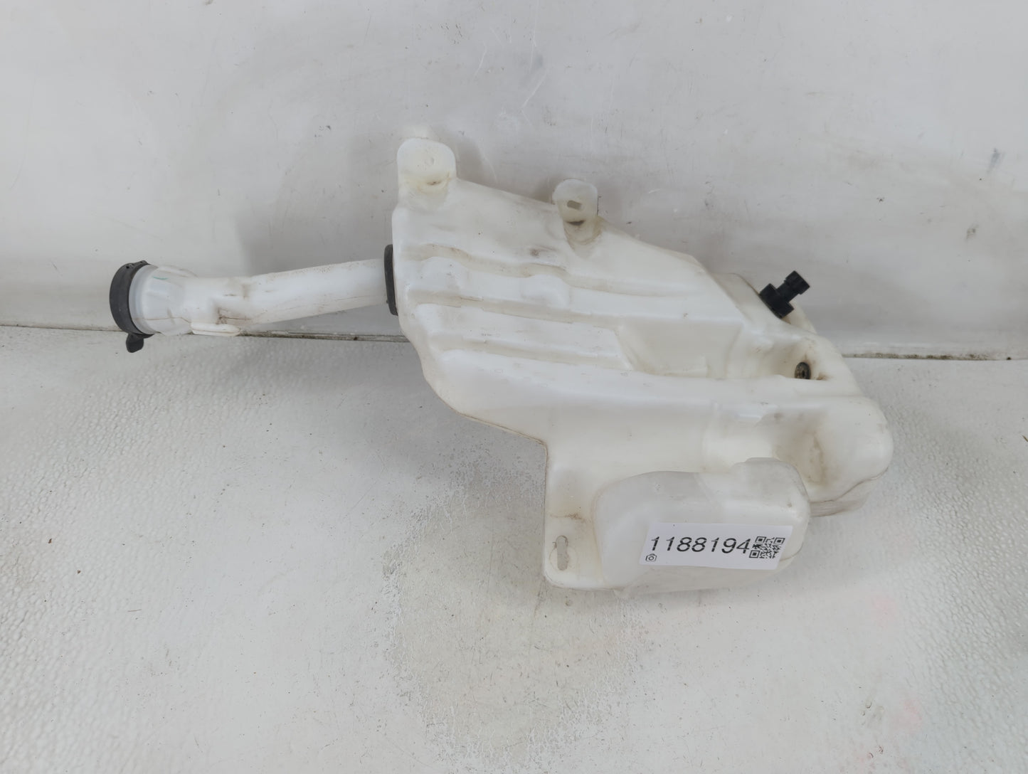 2010-2016 Buick Lacrosse Windshield Washer Fluid Reservoir Bottle Oem - Oemusedautoparts1.com