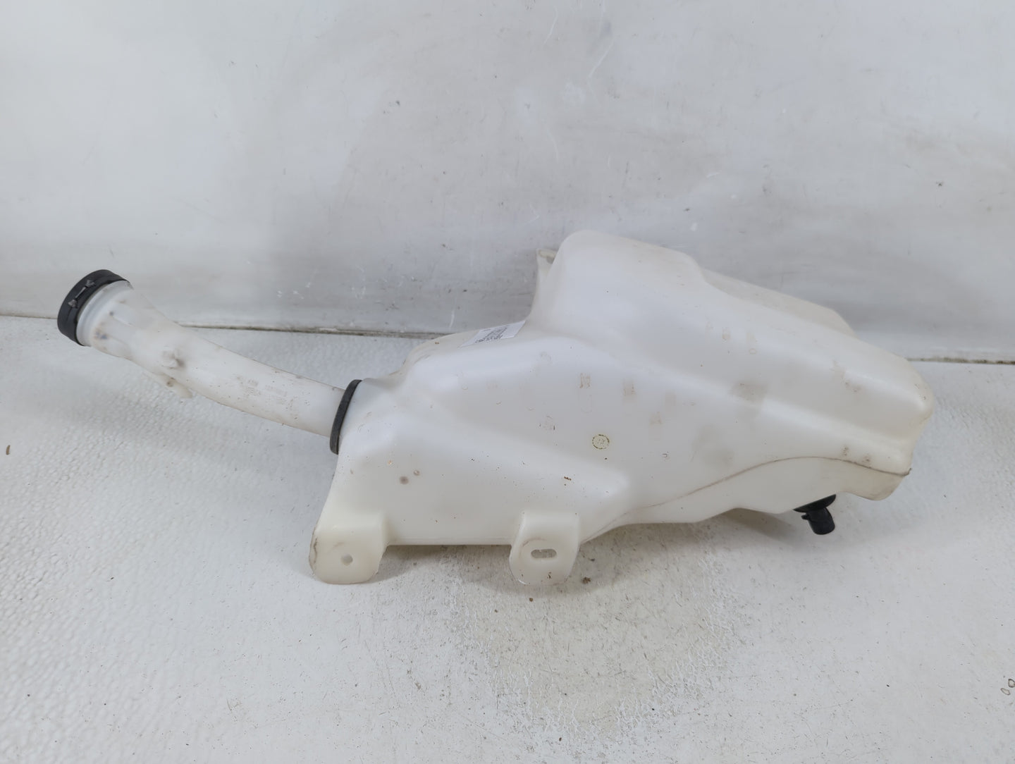 2010-2016 Buick Lacrosse Windshield Washer Fluid Reservoir Bottle Oem - Oemusedautoparts1.com