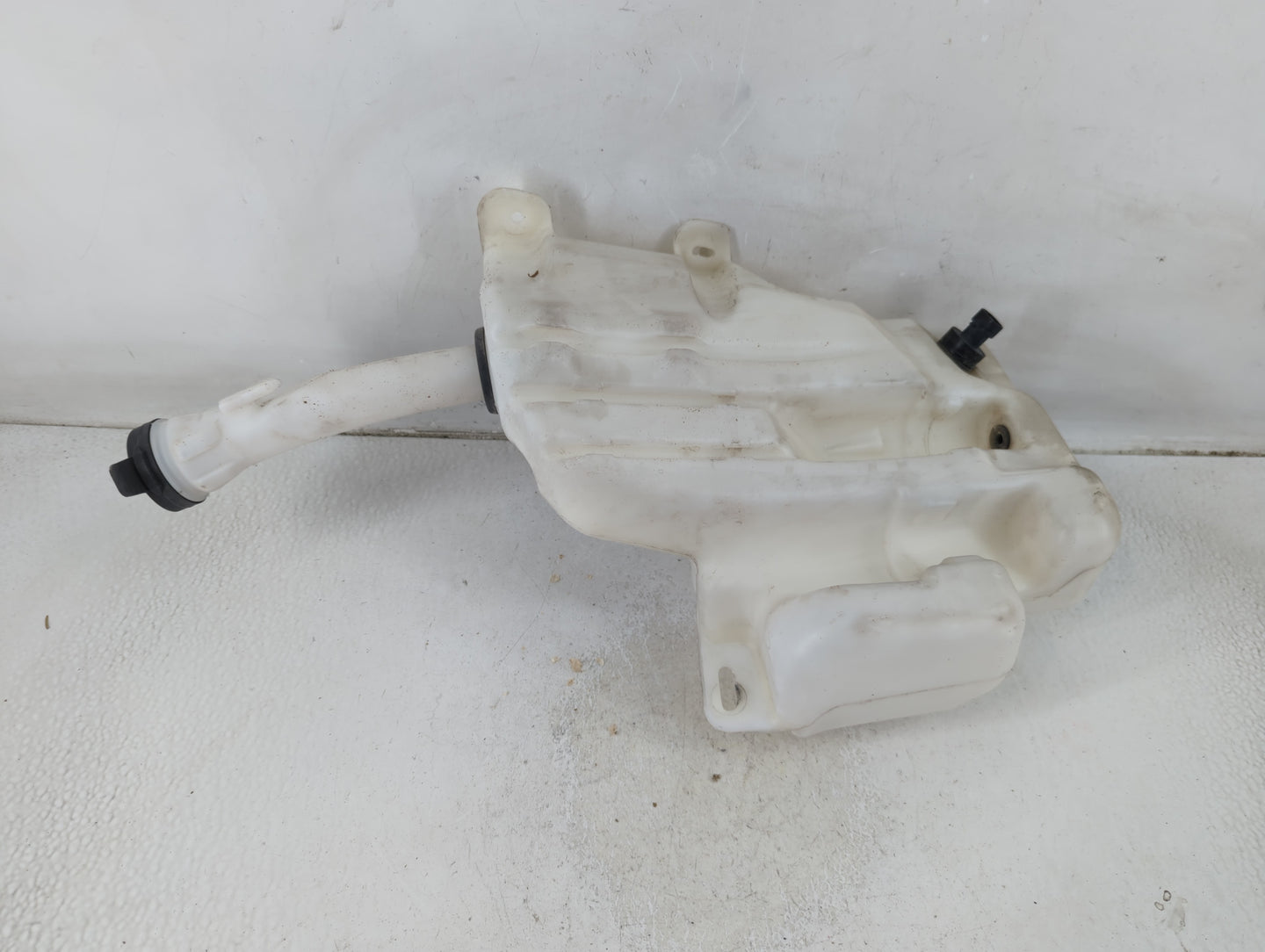 2010-2016 Buick Lacrosse Windshield Washer Fluid Reservoir Bottle Oem - Oemusedautoparts1.com
