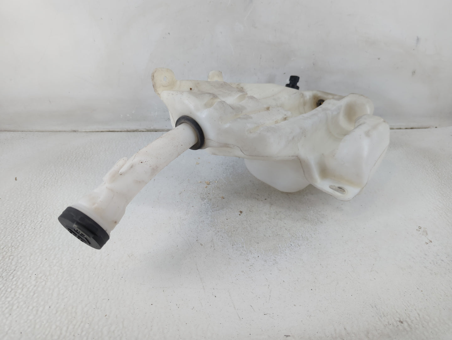 2010-2016 Buick Lacrosse Windshield Washer Fluid Reservoir Bottle Oem - Oemusedautoparts1.com