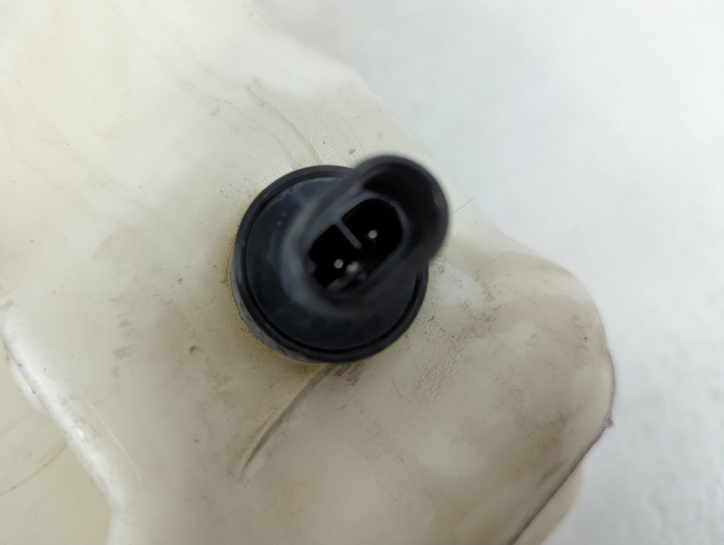 2010-2016 Buick Lacrosse Windshield Washer Fluid Reservoir Bottle Oem - Oemusedautoparts1.com