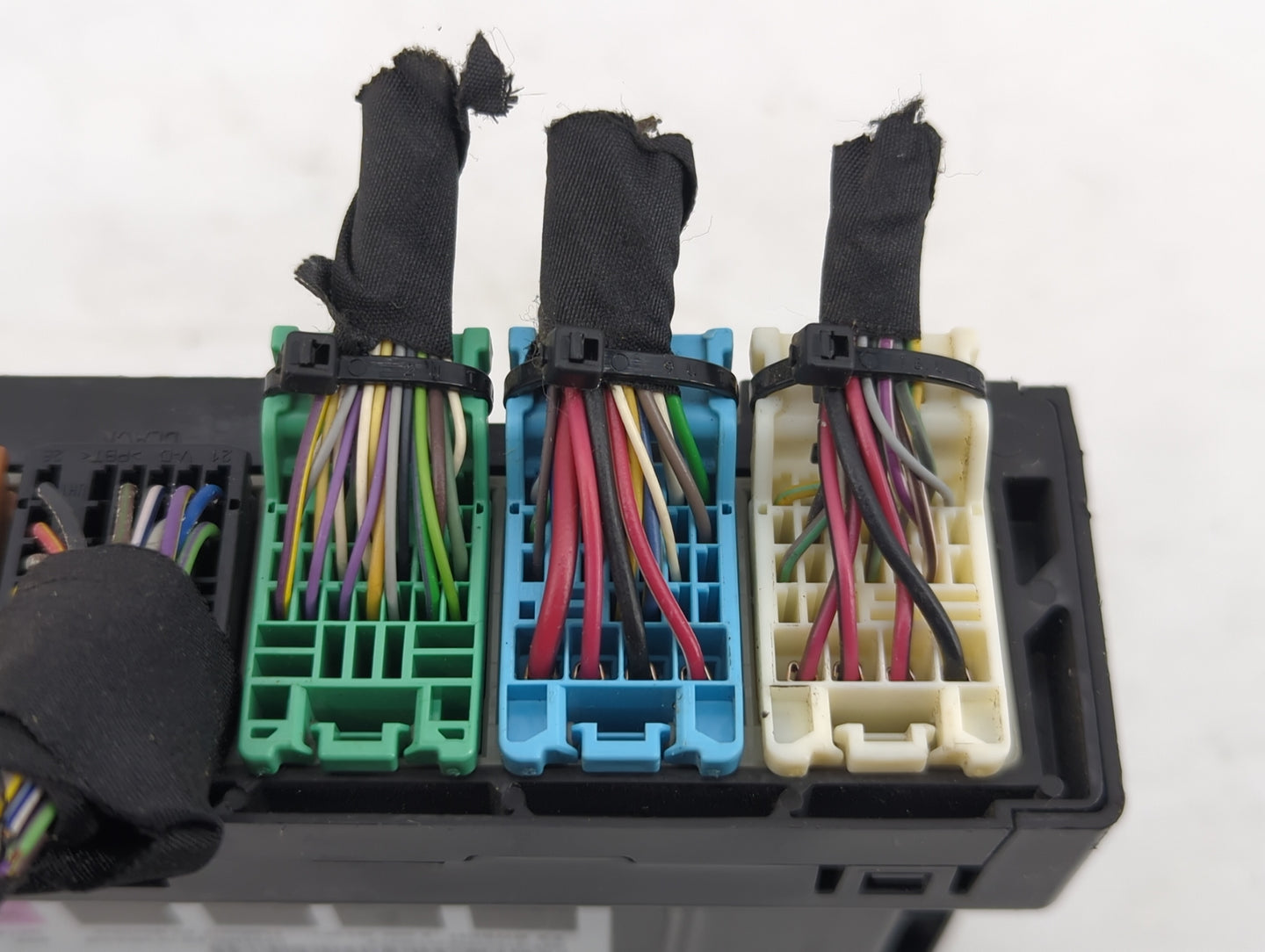2012-2013 Buick Lacrosse Body Control Module Bcm Inner Cabin Fuse Box - Oemusedautoparts1.com