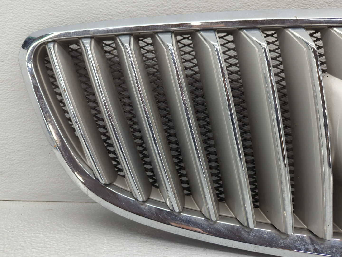 2013 Buick Park Avenue Front Grille Bumper Not Included - Oemusedautoparts1.com