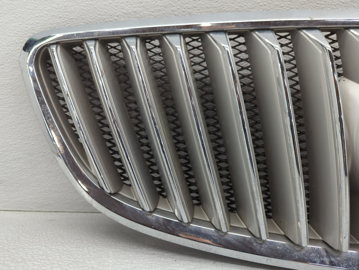 2013 Buick Park Avenue Front Grille Bumper Not Included - Oemusedautoparts1.com