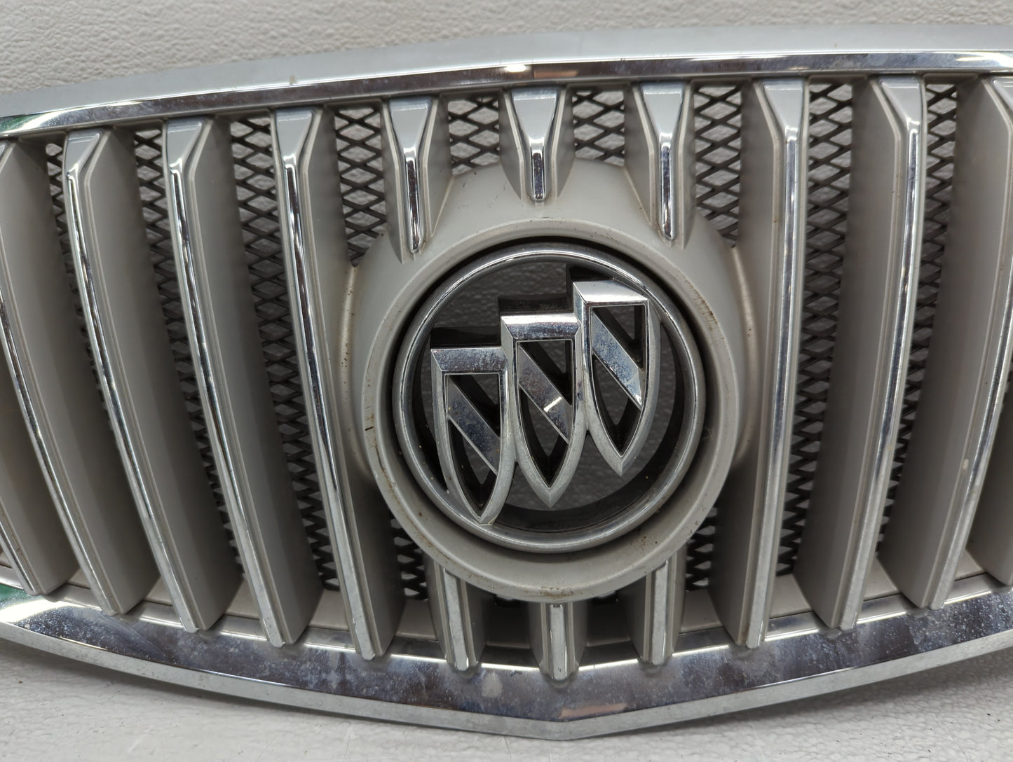 2013 Buick Park Avenue Front Grille Bumper Not Included - Oemusedautoparts1.com