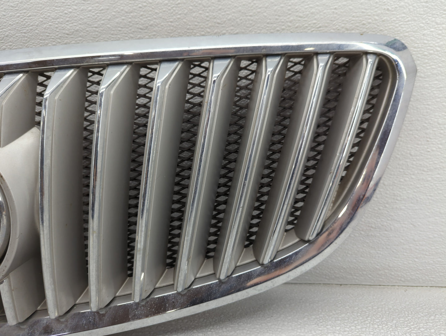 2013 Buick Park Avenue Front Grille Bumper Not Included - Oemusedautoparts1.com