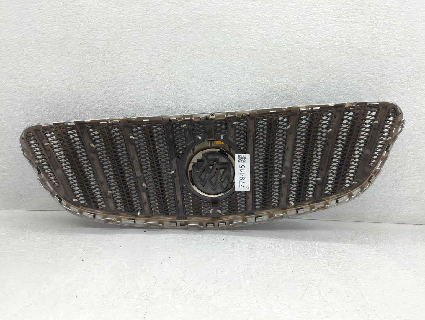 2013 Buick Park Avenue Front Grille Bumper Not Included - Oemusedautoparts1.com