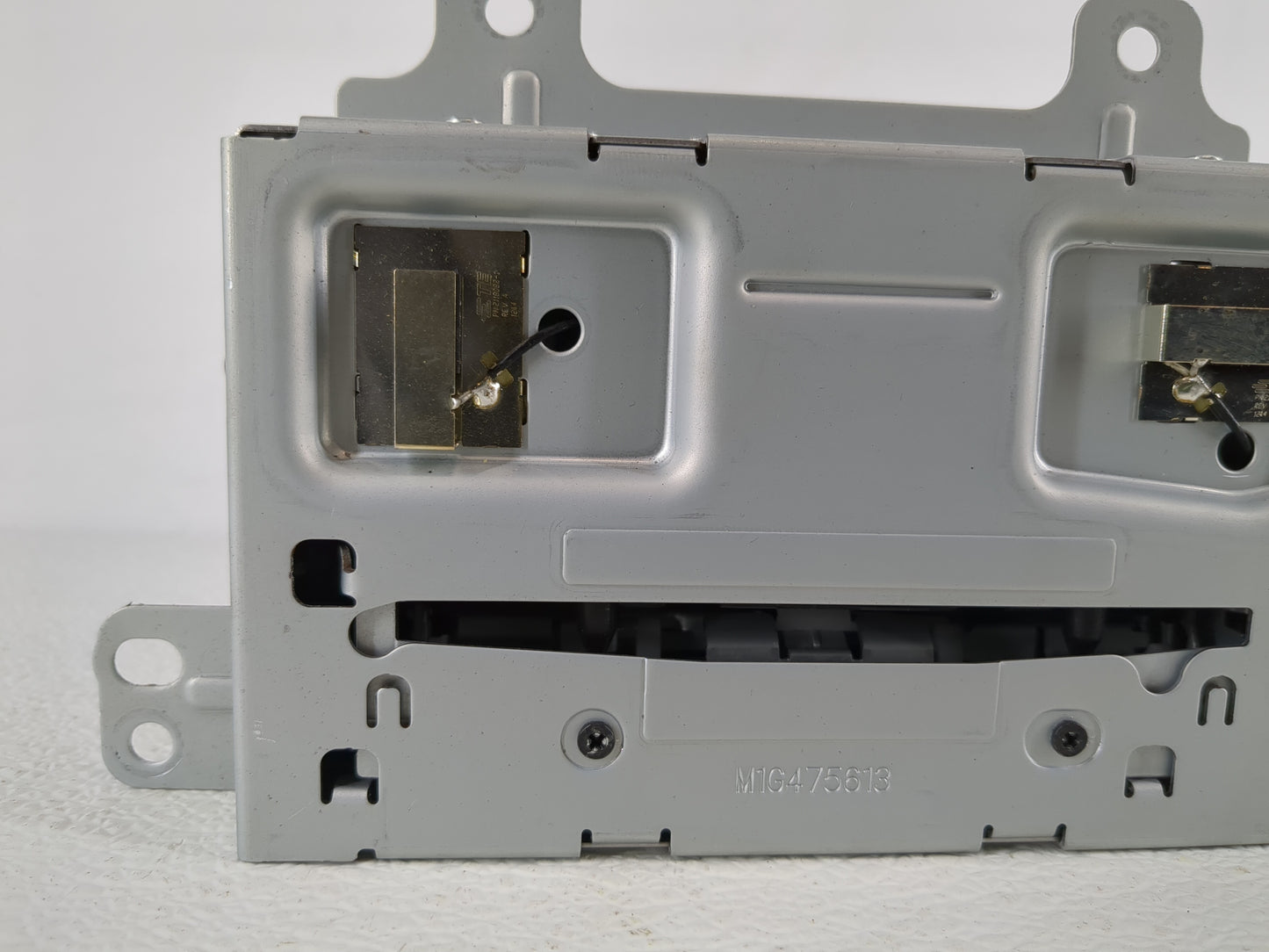 2013 Buick Regal Radio AM FM Cd Player Receiver Replacement P/N:22979837 Fits OEM Used Auto Parts - Oemusedautoparts1.com