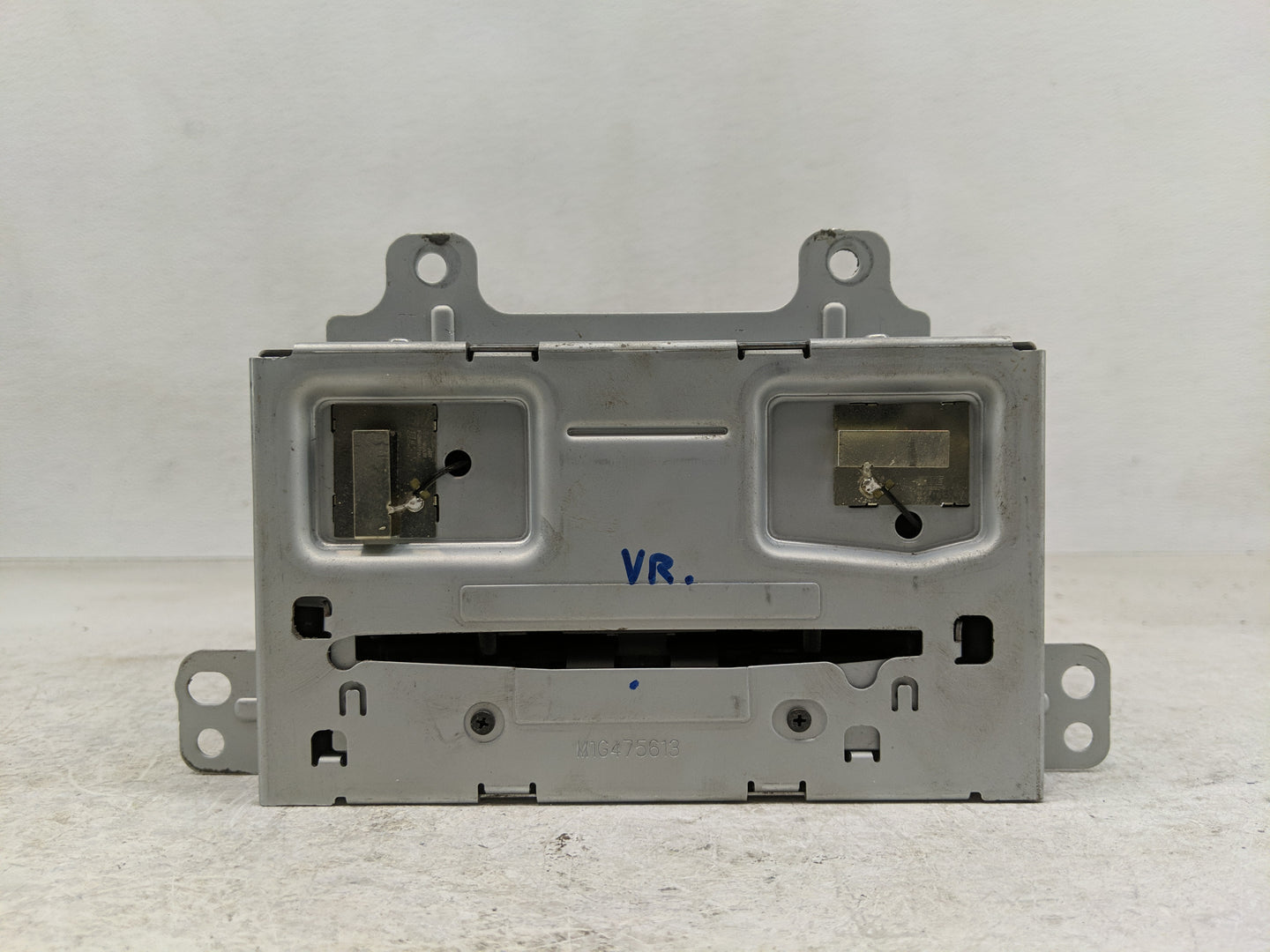 2013 Buick Verano Radio AM FM Cd Player Receiver Replacement P/N:22989452 Fits OEM Used Auto Parts - Oemusedautoparts1.com