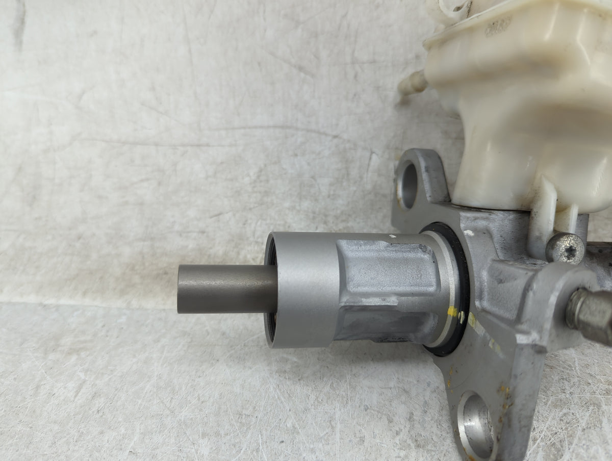 2012-2017 Buick Verano Brake Master Cylinder 1451096 - Oemusedautoparts1.com