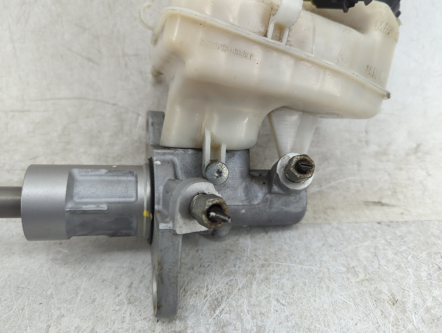 2012-2017 Buick Verano Brake Master Cylinder 1451096 - Oemusedautoparts1.com