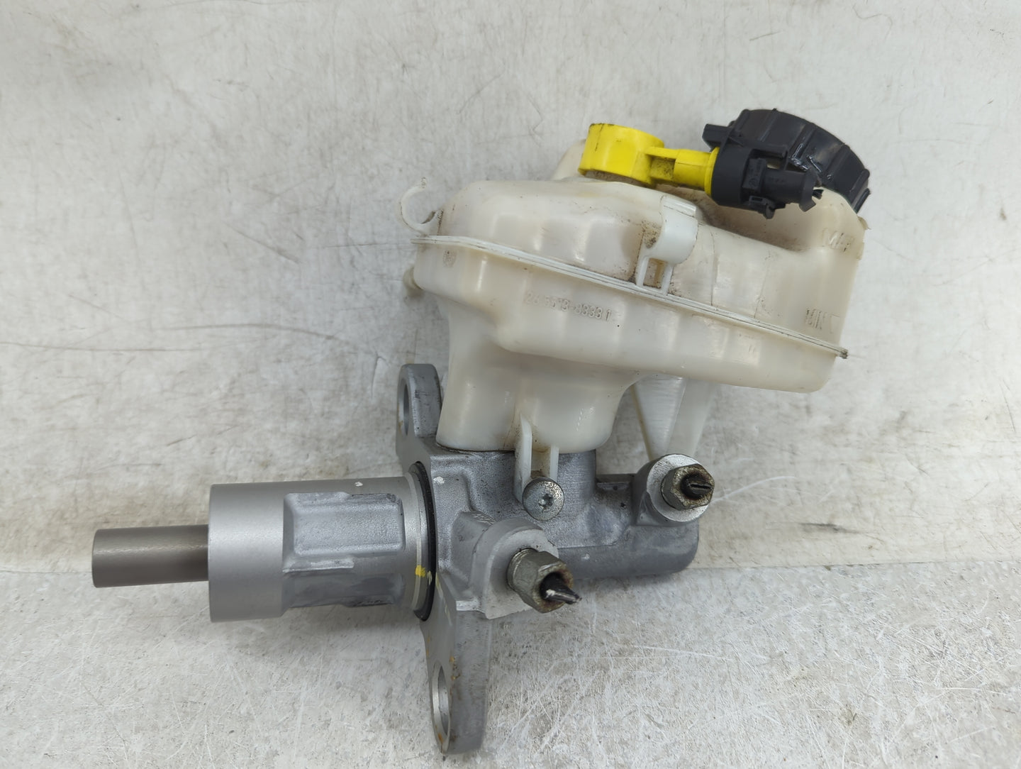 2012-2017 Buick Verano Brake Master Cylinder 1451096 - Oemusedautoparts1.com