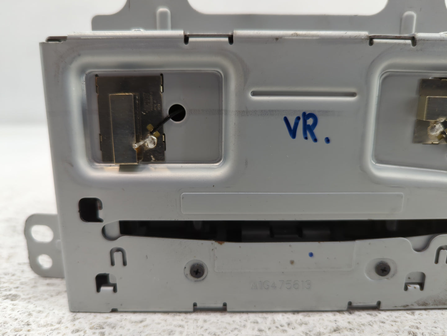 2013-2013 Buick Verano Am Fm Cd Player Radio Receiver - Oemusedautoparts1.com