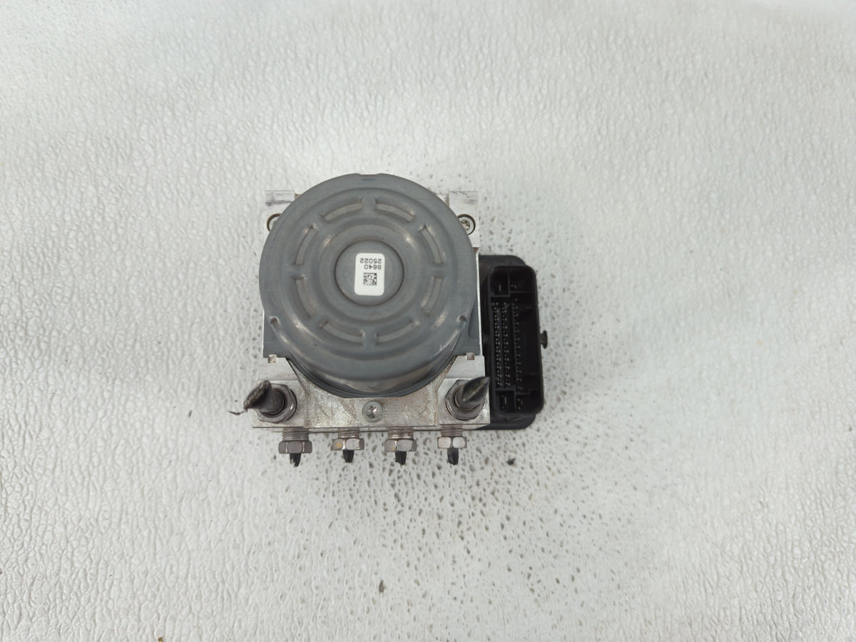 2013 Cadillac Ats Anti-Lock Brake ABS Pump Module Actuator OEM P/N:22994568 Fits OEM Used Auto Parts - Oemusedautoparts1.com