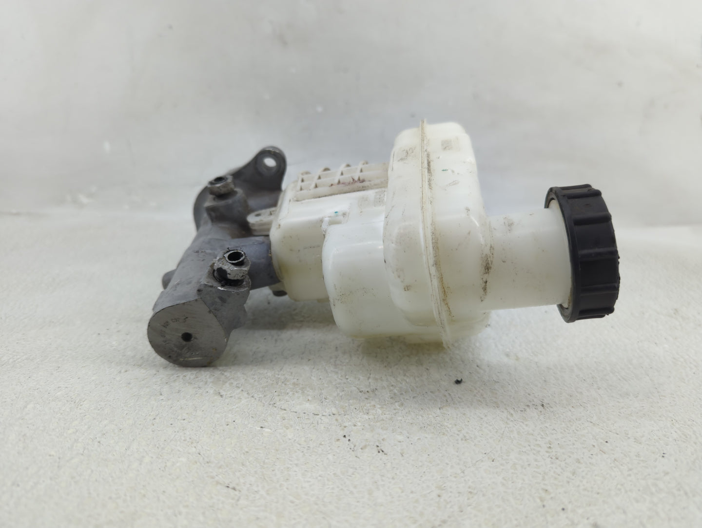 2013-2014 Cadillac Ats Brake Master Cylinder - Oemusedautoparts1.com