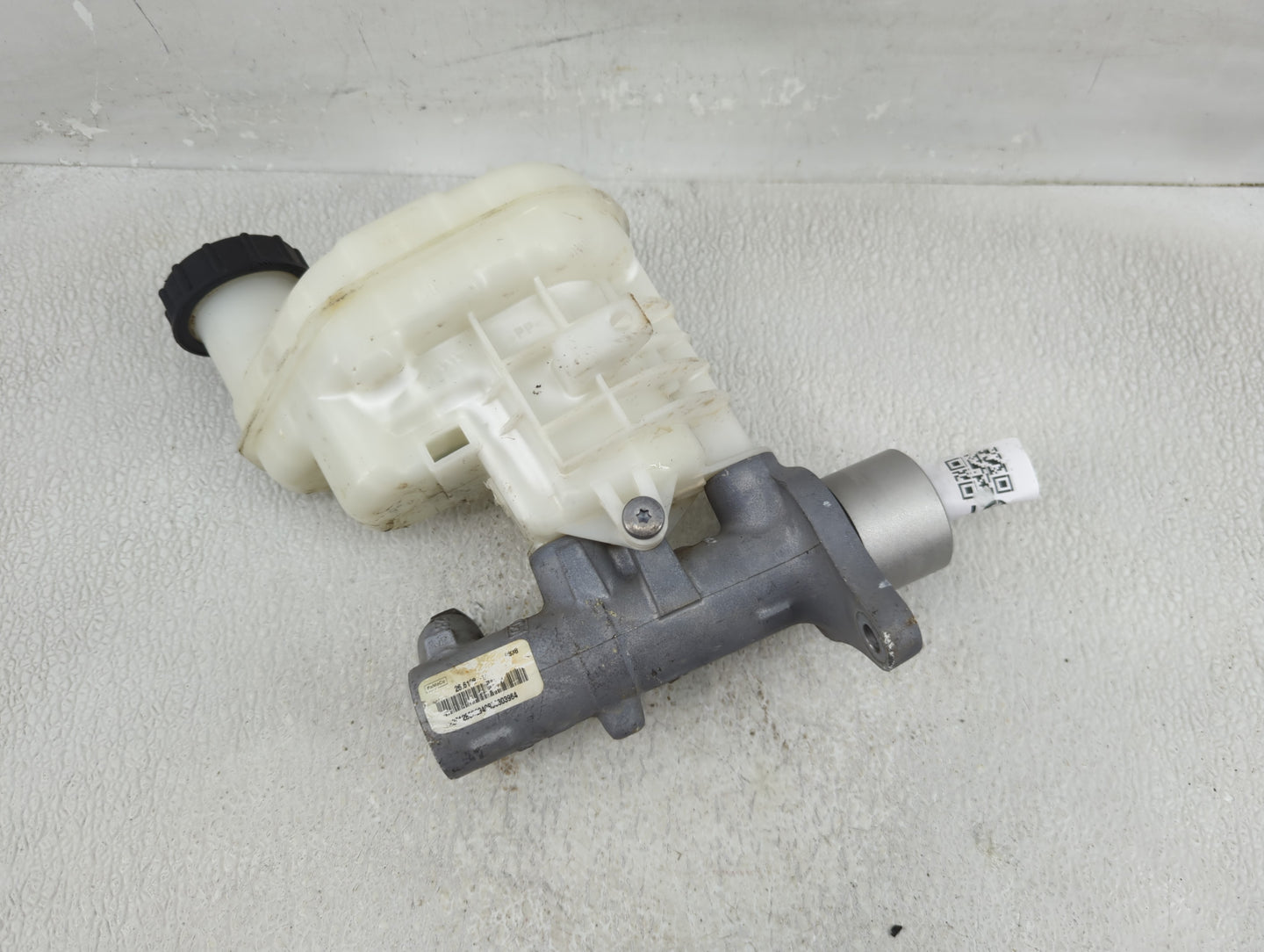 2013-2014 Cadillac Ats Brake Master Cylinder - Oemusedautoparts1.com