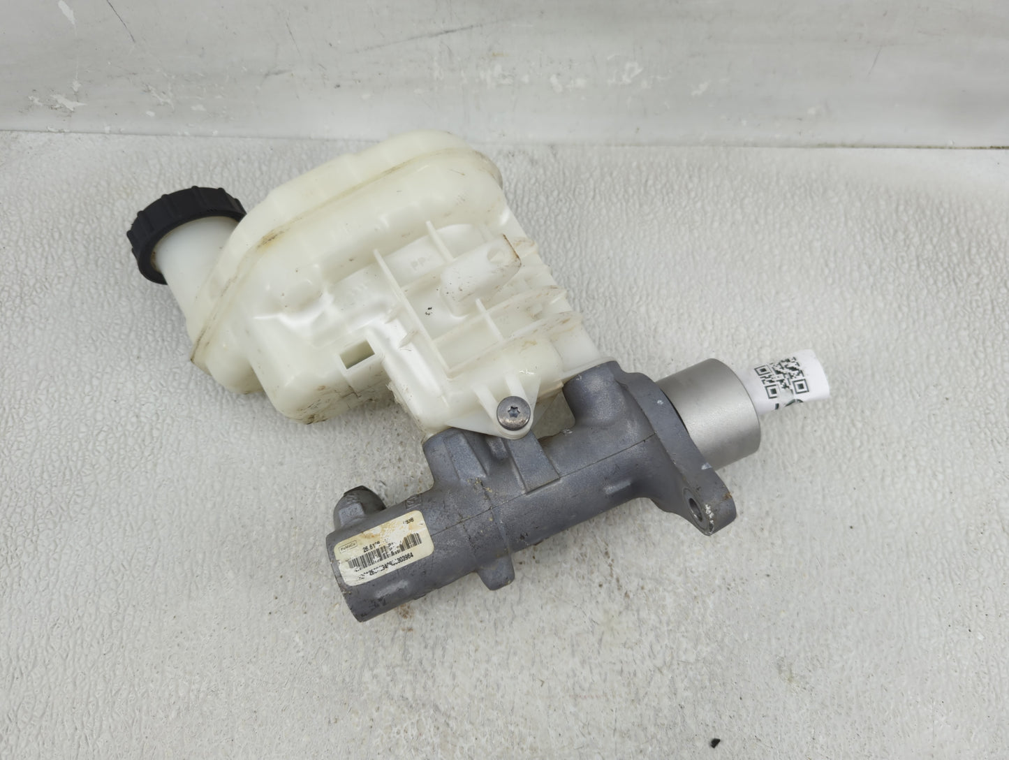 2013-2014 Cadillac Ats Brake Master Cylinder - Oemusedautoparts1.com