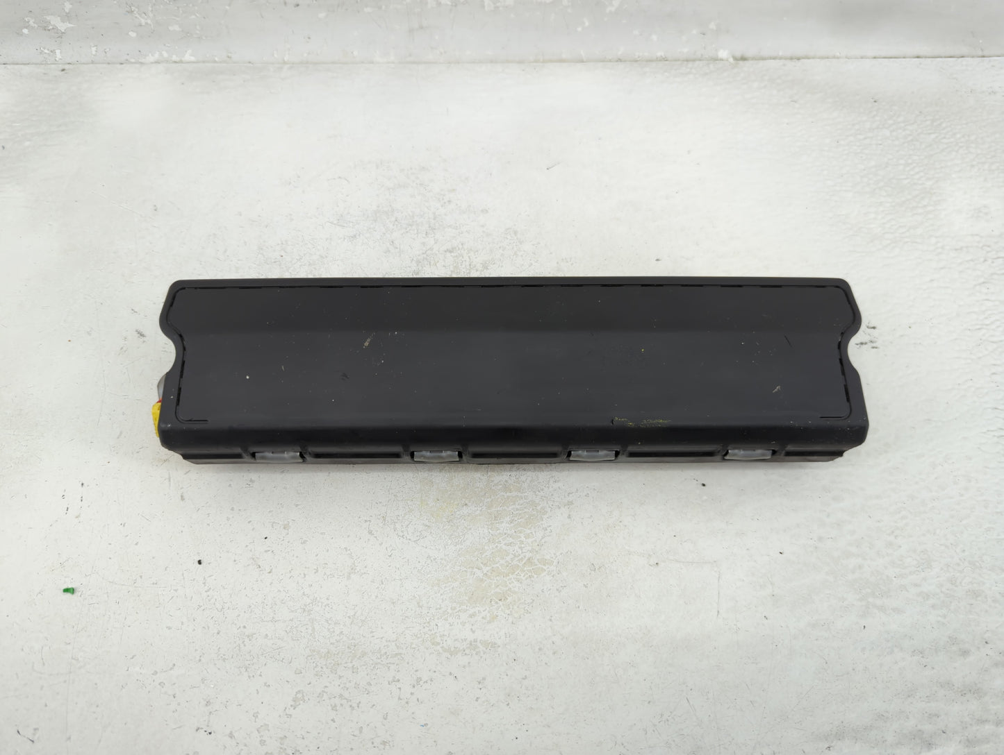 2013 Cadillac Ats Air Bag Passenger Right Knee OEM P/N:22909876 Fits OEM Used Auto Parts - Oemusedautoparts1.com