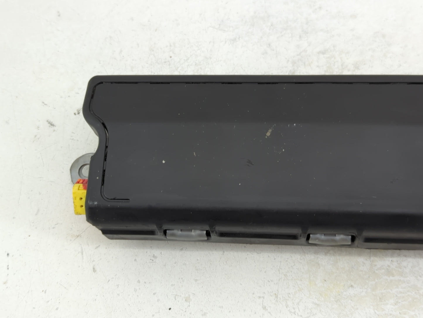 2013 Cadillac Ats Air Bag Passenger Right Knee OEM P/N:22909876 Fits OEM Used Auto Parts - Oemusedautoparts1.com
