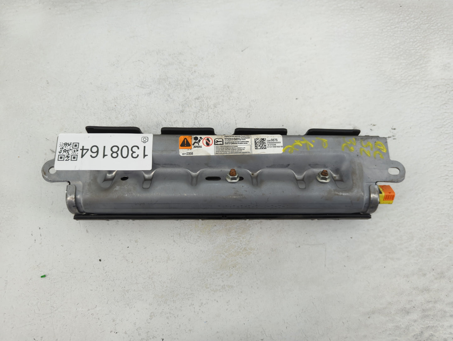 2013 Cadillac Ats Air Bag Passenger Right Knee OEM P/N:22909876 Fits OEM Used Auto Parts - Oemusedautoparts1.com