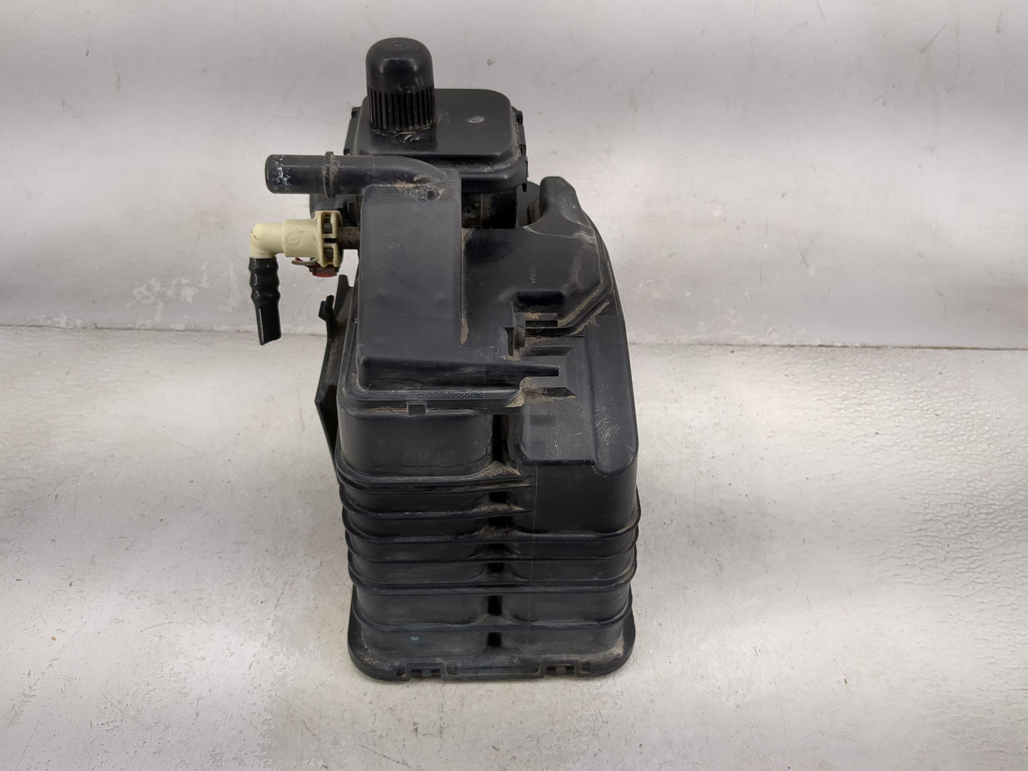 2013 Cadillac Ats Fuel Vapor Charcoal Canister - Oemusedautoparts1.com