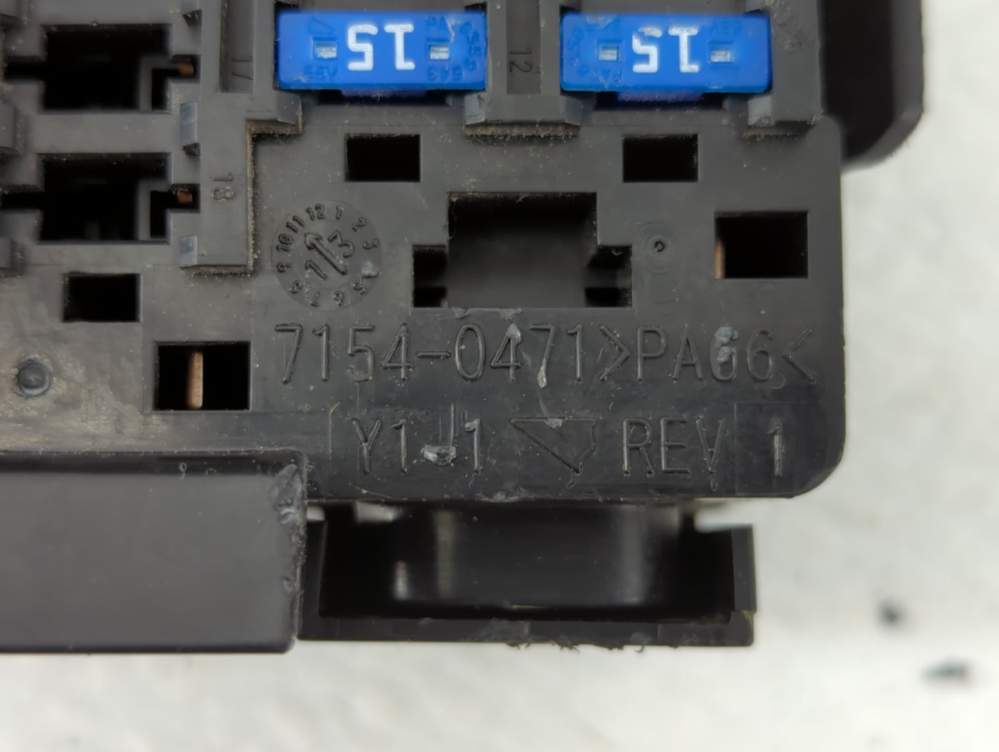 2013-2015 Cadillac Ats Fusebox Fuse Box Panel Relay Module P/N:7154-7600-30 Fits Fits 2013 2014 2015 OEM Used Auto Parts - O