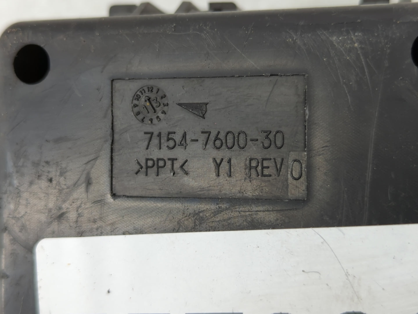 2013-2015 Cadillac Ats Fusebox Fuse Box Panel Relay Module P/N:7154-7600-30 Fits Fits 2013 2014 2015 OEM Used Auto Parts - O