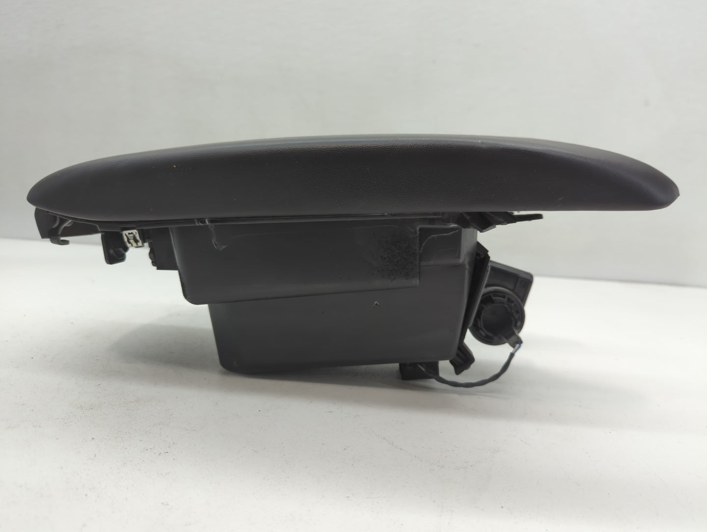 2013-2013 Cadillac Ats Center Console Armrest Cover Lid - Oemusedautoparts1.com