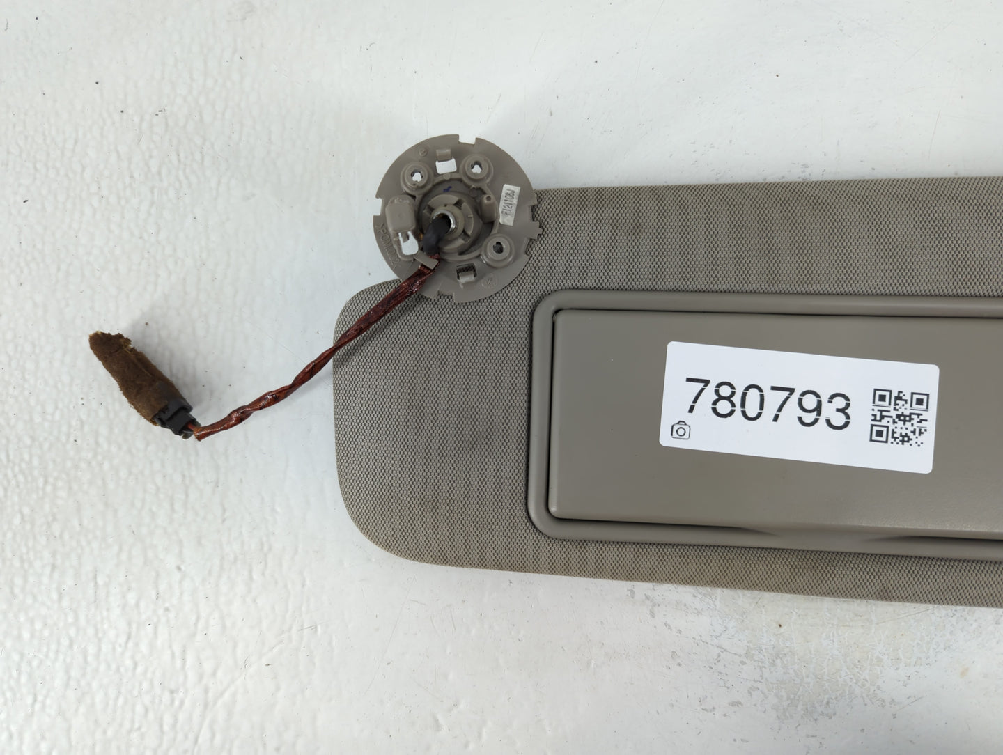 2013 Cadillac Ats Sun Visor Shade Replacement Driver Left Mirror Fits OEM Used Auto Parts - Oemusedautoparts1.com