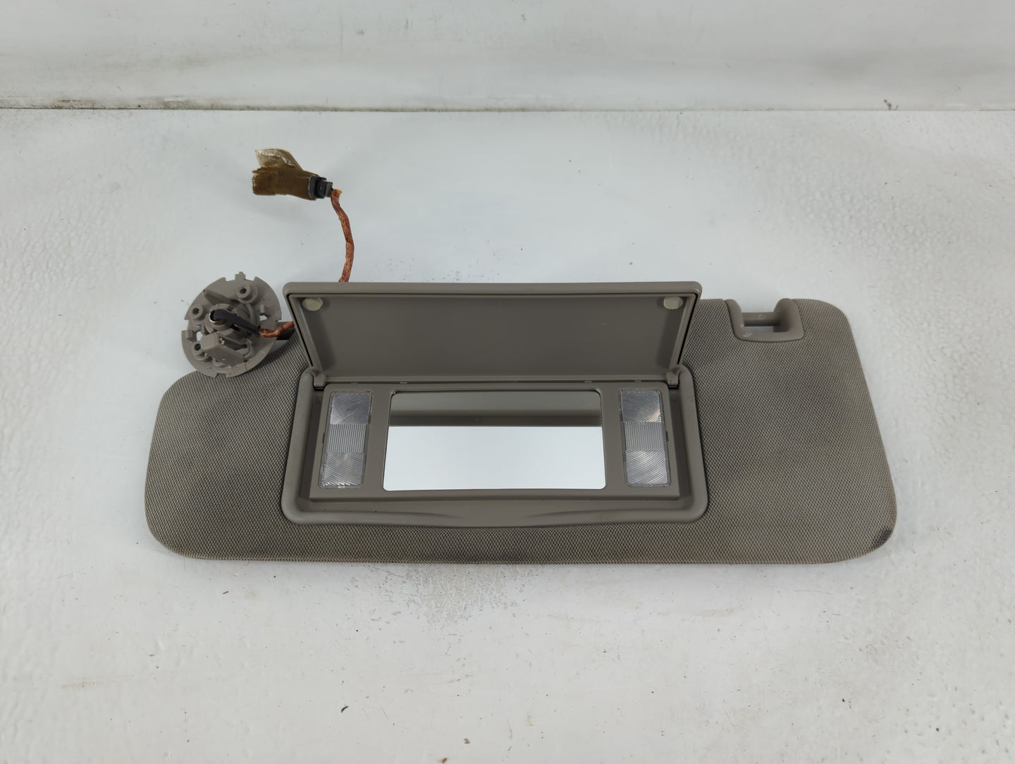 2013 Cadillac Ats Sun Visor Shade Replacement Driver Left Mirror Fits OEM Used Auto Parts - Oemusedautoparts1.com