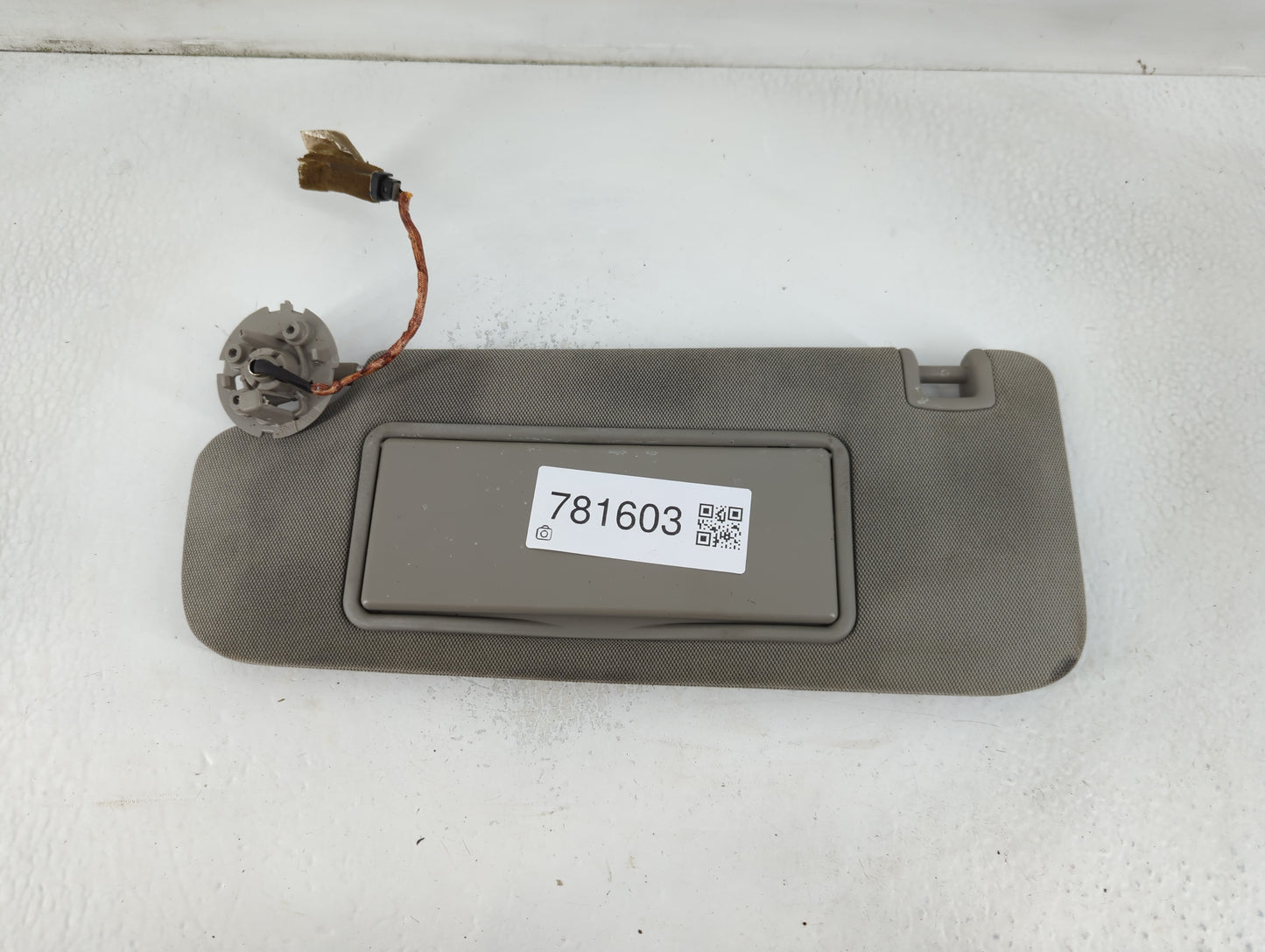 2013 Cadillac Ats Sun Visor Shade Replacement Driver Left Mirror Fits OEM Used Auto Parts - Oemusedautoparts1.com