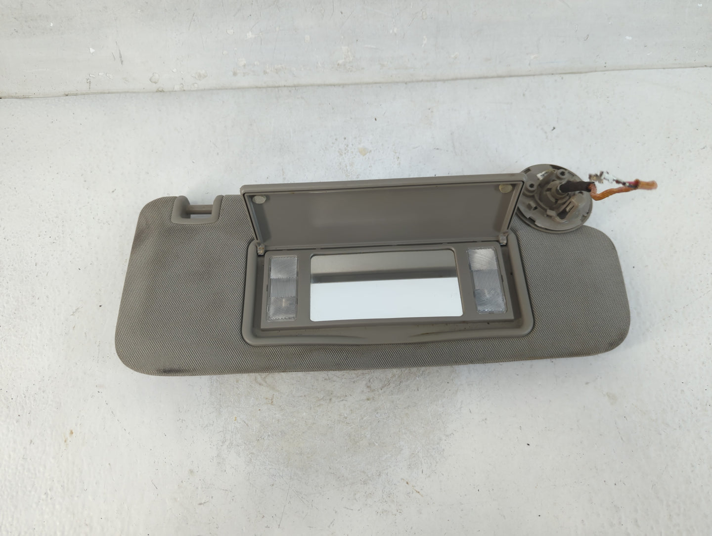 2013 Cadillac Ats Sun Visor Shade Replacement Driver Left Mirror Fits OEM Used Auto Parts - Oemusedautoparts1.com