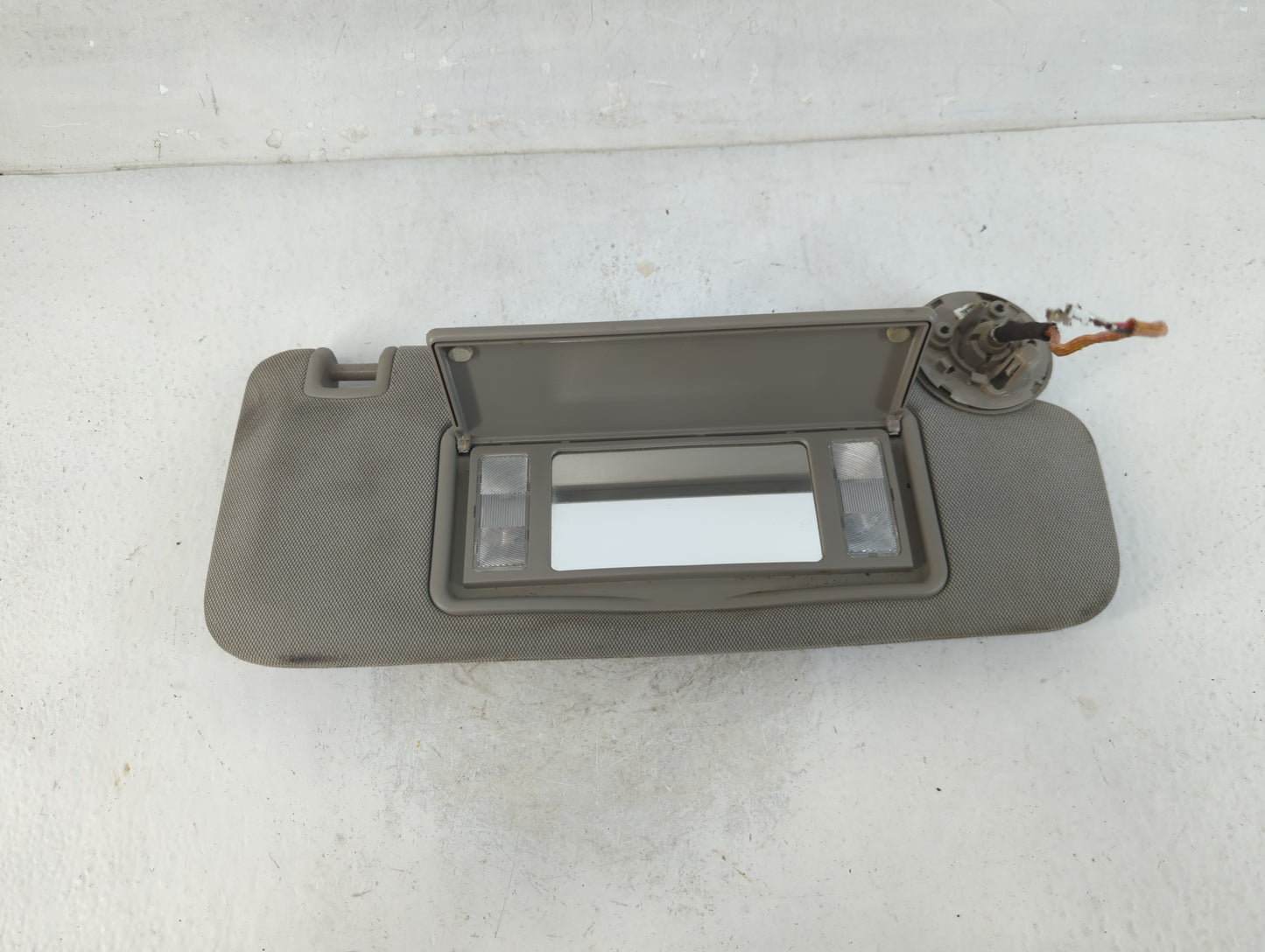 2013 Cadillac Ats Sun Visor Shade Replacement Driver Left Mirror Fits OEM Used Auto Parts - Oemusedautoparts1.com