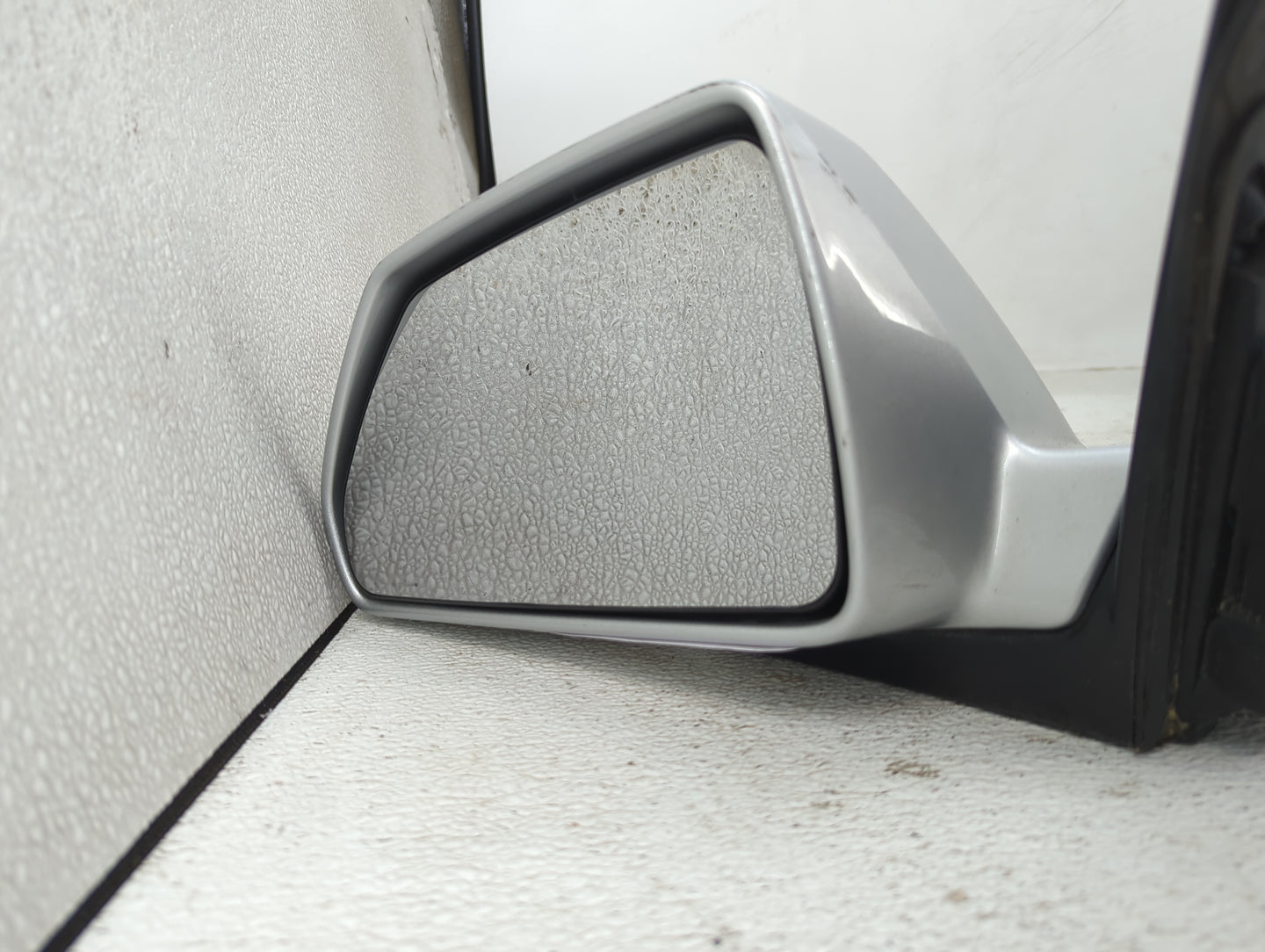 2008-2014 Cadillac Cts Driver Side View Mirror - Left Door Mirror OEM Used - Oemusedautoparts1.com