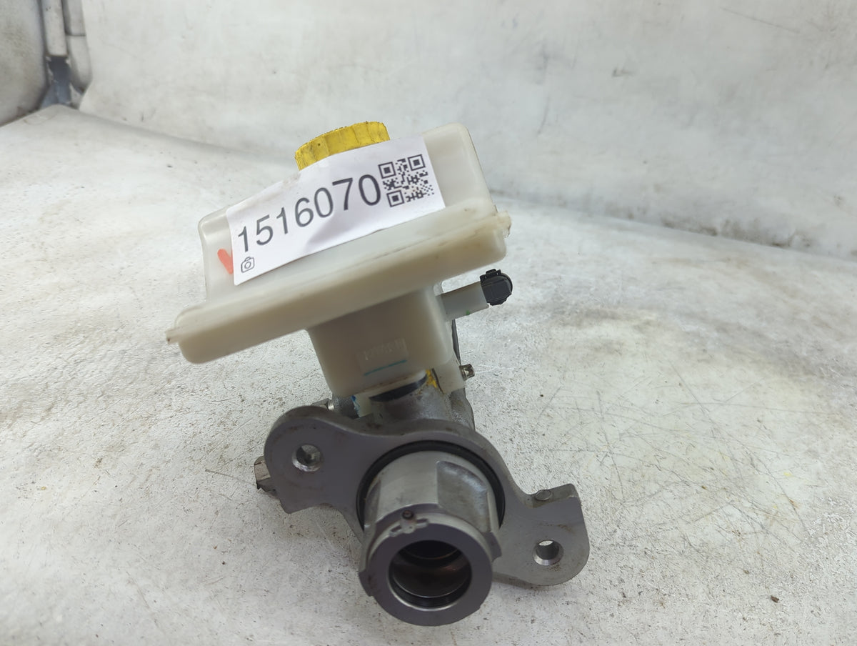 2012-2015 Cadillac Cts Brake Master Cylinder 1516070 - Oemusedautoparts1.com