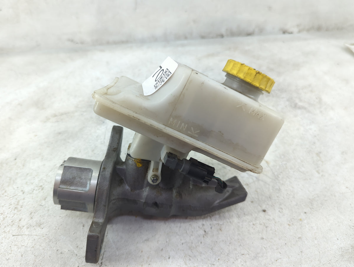 2012-2015 Cadillac Cts Brake Master Cylinder 1516070 - Oemusedautoparts1.com