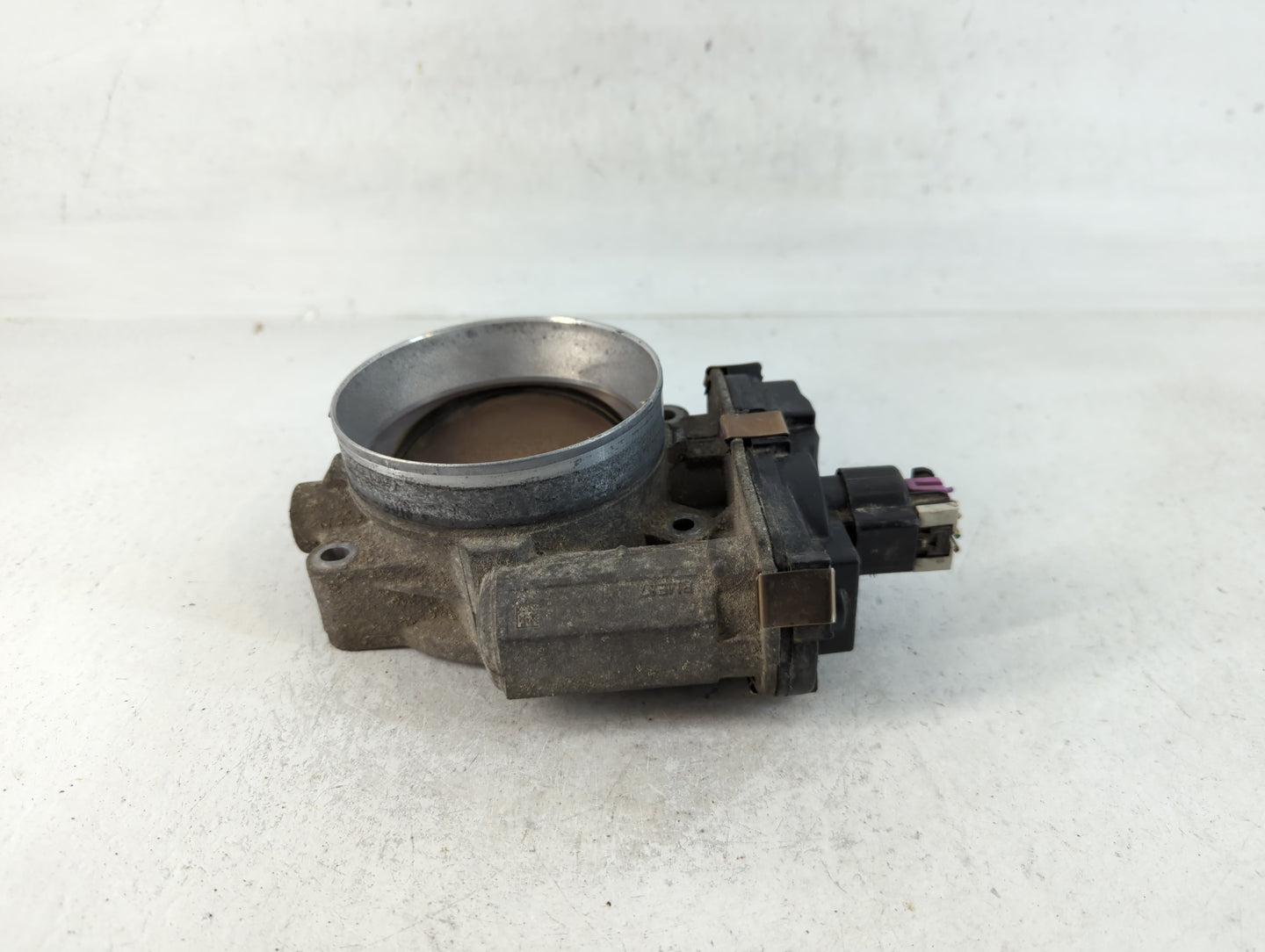 2009-2014 Cadillac Escalade Esv Throttle Body P/N:RME27 Fits Fits 2009 2010 2011 2012 2013 2014 2015 OEM Used Auto Parts - O