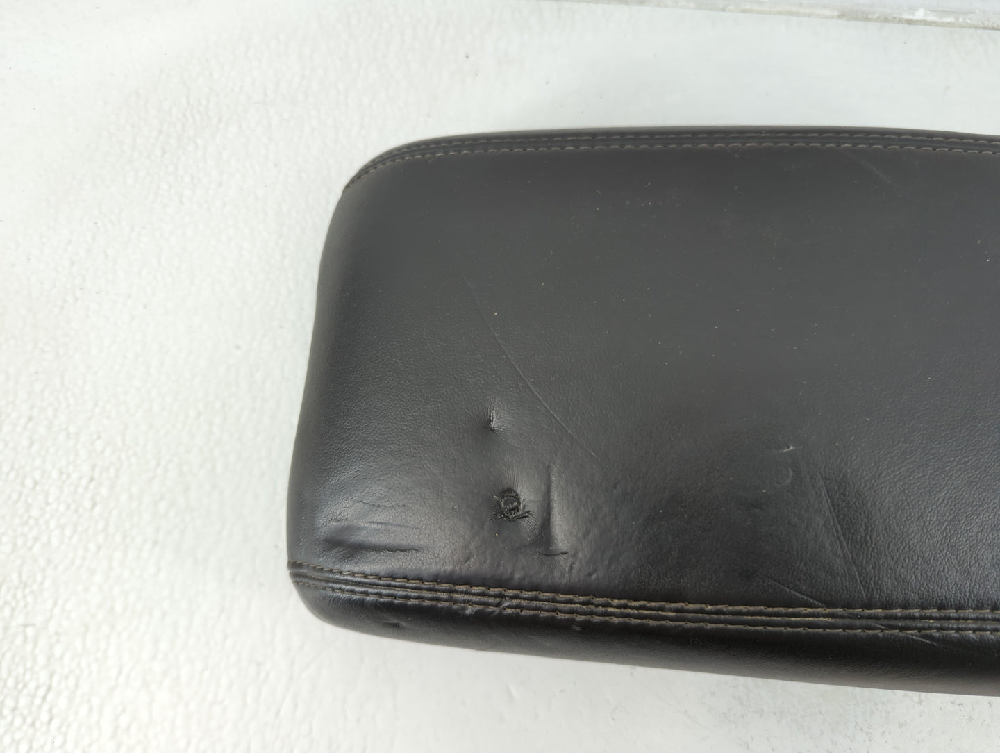 2013 Cadillac Srx Center Console Armrest Cover Lid P/N:045 13 Fits OEM Used Auto Parts - Oemusedautoparts1.com