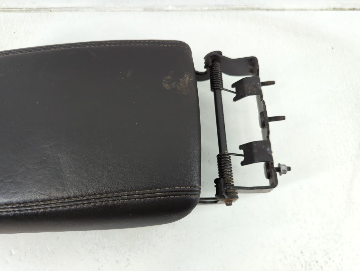 2013 Cadillac Srx Center Console Armrest Cover Lid P/N:045 13 Fits OEM Used Auto Parts - Oemusedautoparts1.com