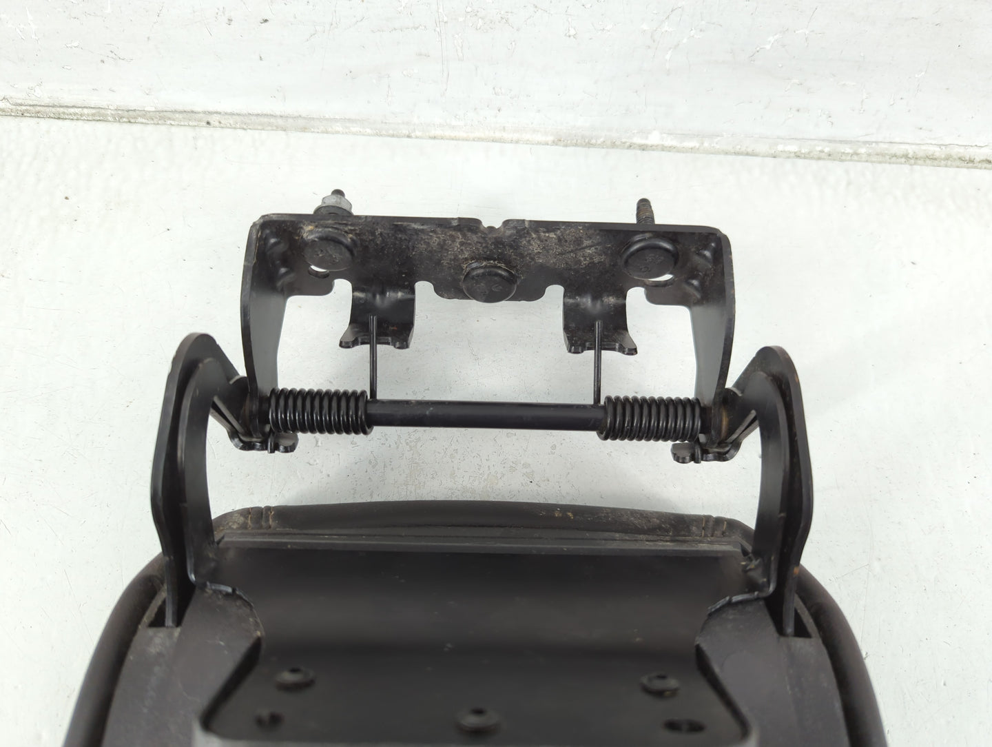 2013 Cadillac Srx Center Console Armrest Cover Lid P/N:045 13 Fits OEM Used Auto Parts - Oemusedautoparts1.com