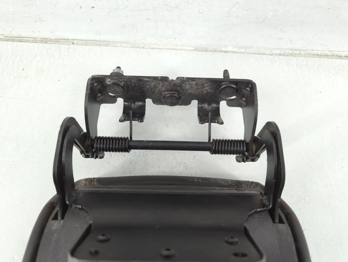 2013 Cadillac Srx Center Console Armrest Cover Lid P/N:045 13 Fits OEM Used Auto Parts - Oemusedautoparts1.com