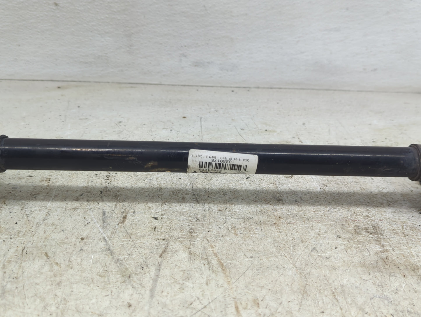 2012-2016 Cadillac Srx Axle Shaft Front Passenger Cv C/v - Oemusedautoparts1.com